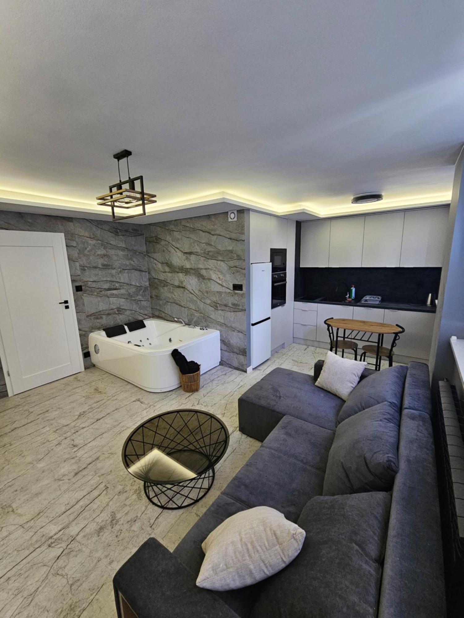 Apartament Z Jacuzzi Klimatyzacja Prywatny Parking Radom Exterior photo