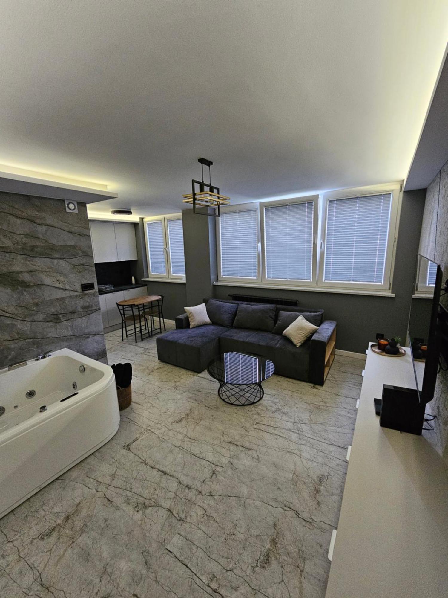 Apartament Z Jacuzzi Klimatyzacja Prywatny Parking Radom Exterior photo